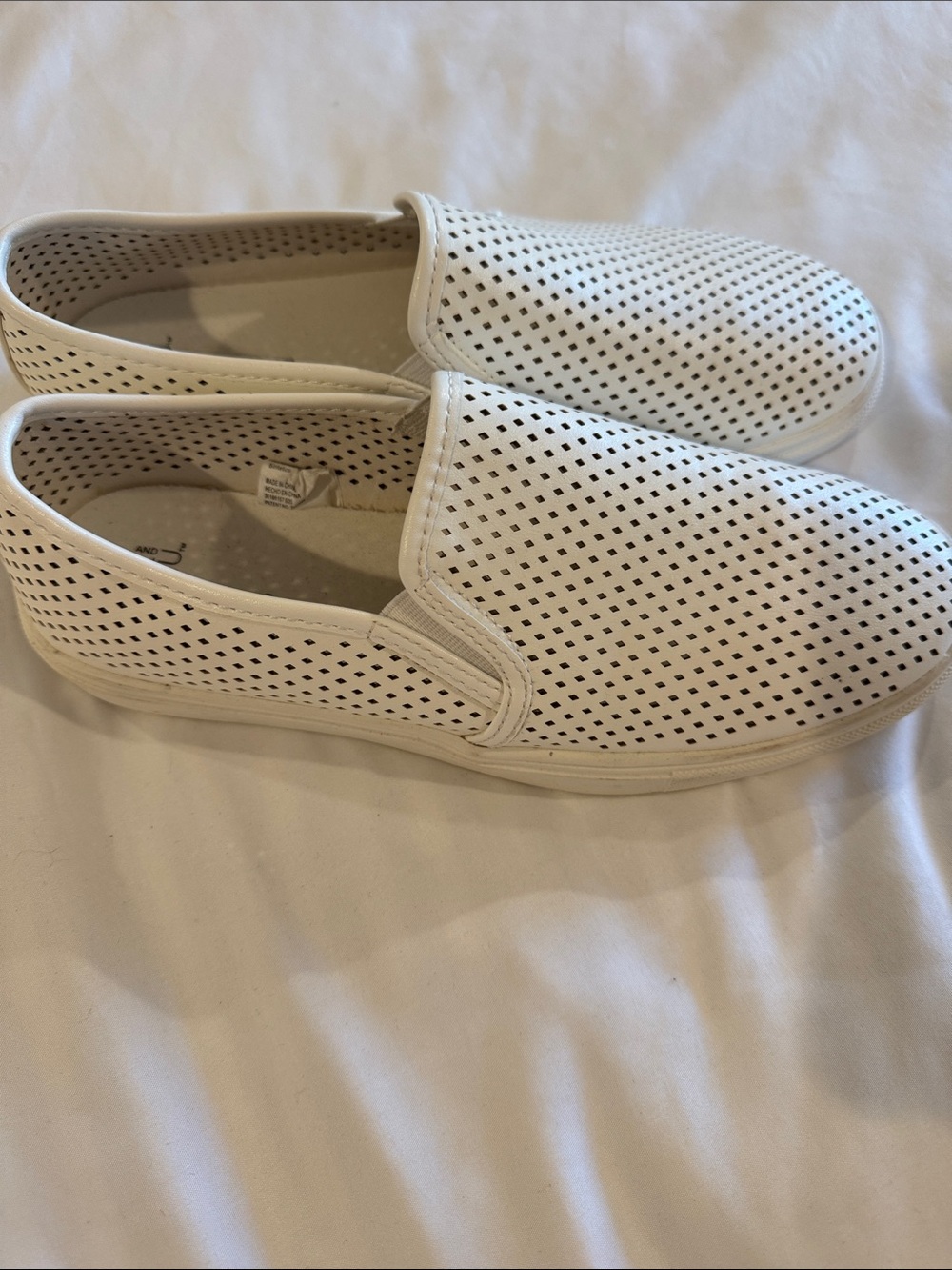 Time and Tru Perforated  Slip-On 8